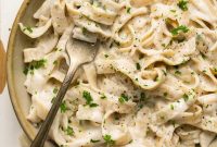 10-Minute High-Protein Cottage Cheese Alfredo Sauce
