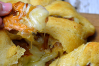 Caramelized Onion Baked Brie Crescent Ring (Brie en Croute)