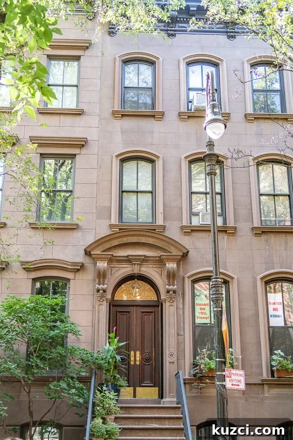Carrie Bradshaw Apt Sex and the City Filming Locations in NYC | One of the things that makes Sex and the City so iconic is that it was filmed in real places throughout the city and not just in a studio. It made the show feel real, and it turned some businesses into household names. These are the Sex and the City filming locations to visit when you are in #NYC.