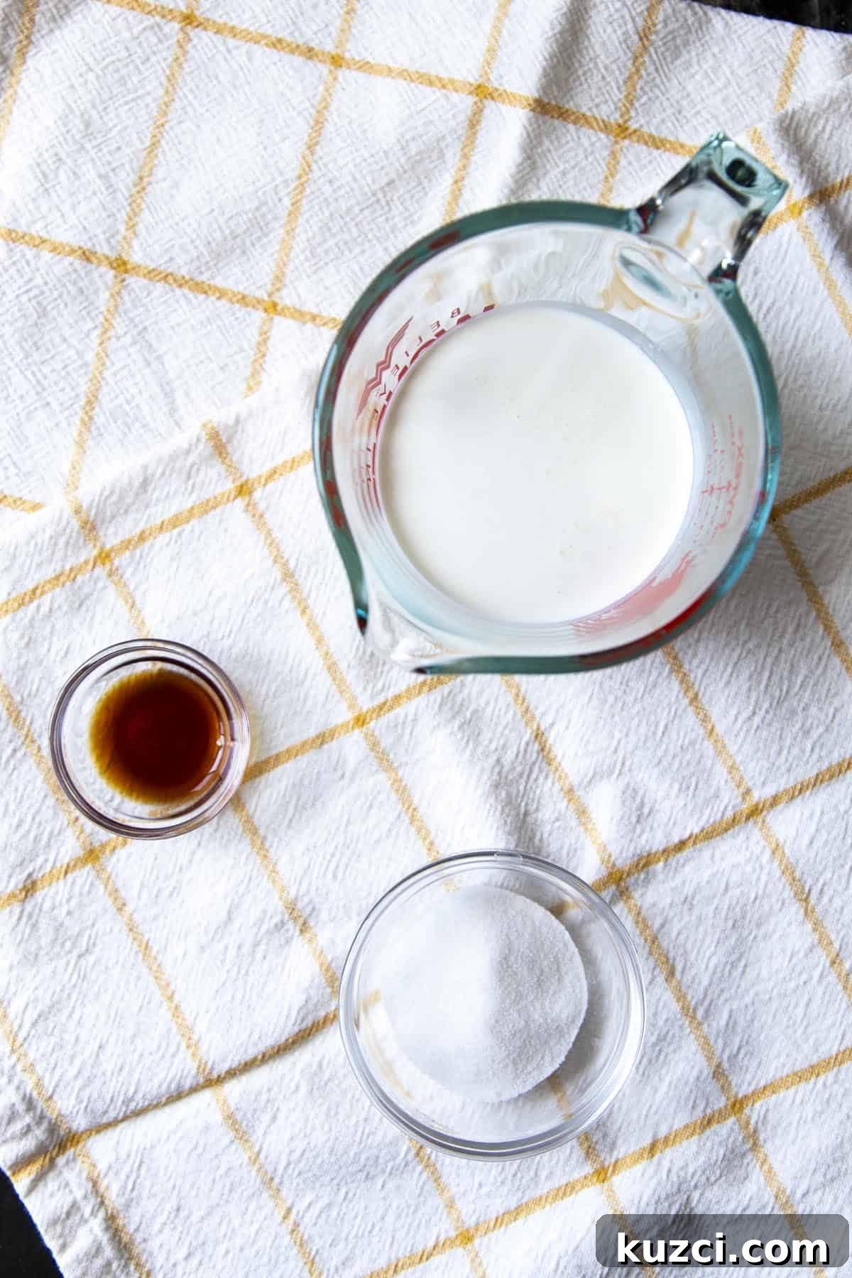 Homemade Whipped Cream Recipe in 5 Minutes 3 Ingredients for chantilly cream.