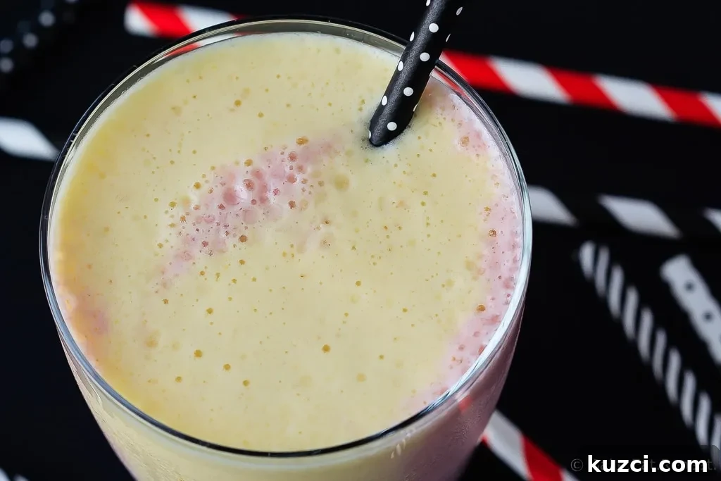 Refreshing Pineapple and Strawberry Smoothie Recipe 3 Pineapple Strawberry Smoothie - The perfect quick breakfast or snack, this pineapple strawberry smoothie healthy, tasty and filling - and so pretty with it's swirly layers!